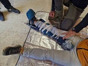 Une image contenant chaussures, personne, habits, sol

Le contenu généré par l’IA peut être incorrect.