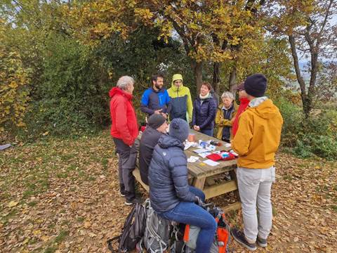 Une image contenant plein air, habits, personne, arbre
Le contenu généré par l’IA peut être incorrect.
