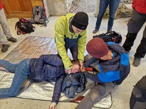 Une image contenant personne, habits, chaussures, jeans
Le contenu généré par l’IA peut être incorrect.