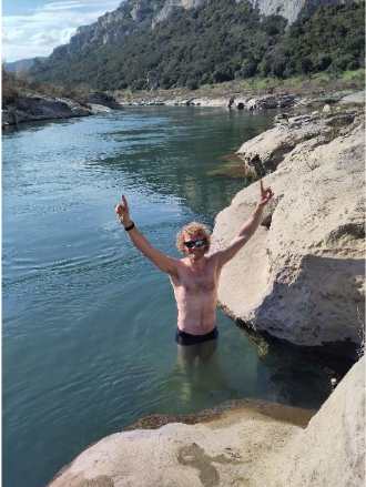 Une image contenant plein air, personne, eau, sport

Le contenu généré par l’IA peut être incorrect.