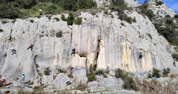 Une image contenant plein air, ciel, nature, montagne

Le contenu généré par l’IA peut être incorrect.