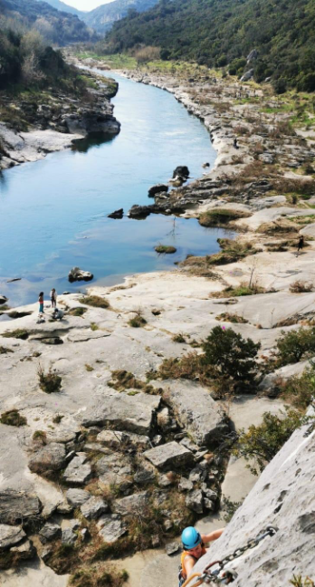 Une image contenant plein air, nature, montagne, faire de la randonnée

Le contenu généré par l’IA peut être incorrect.