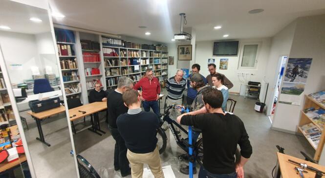 CR ATELIER MECANIQUE avec CYCLES VERAN image article