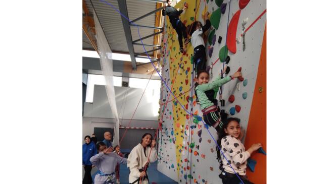 Après-midi escalade pour les jeunes de Cusset au gymnase Jean Vilar, le 01/03/2024 image article