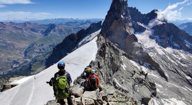 Semaine de découverte de l’alpinisme en mobilité douce : traversée Nord-Sud des Ecrins image article