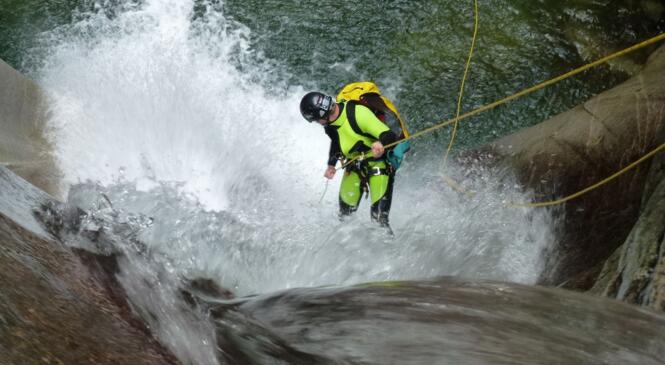 CANYONING >>> Comment s'équiper image article