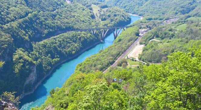 Via ferrata du Fort de l'Ecluse et randonnée belvèdère du Léaz image article