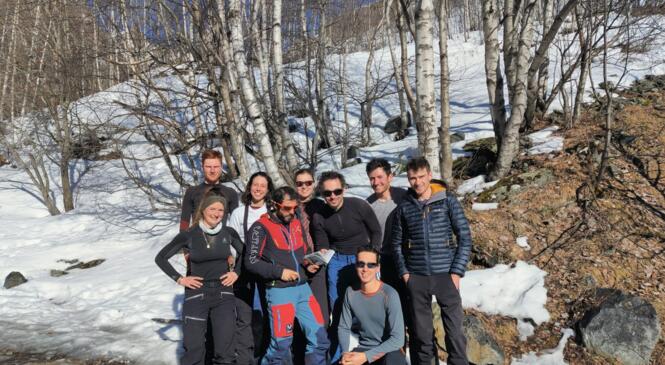Les jeunes tapent du glaçon en Oisans image article