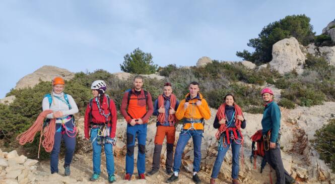 Weekend n°3 dans les Calanques - Groupe Promotion Jeunes Alpinistes image article