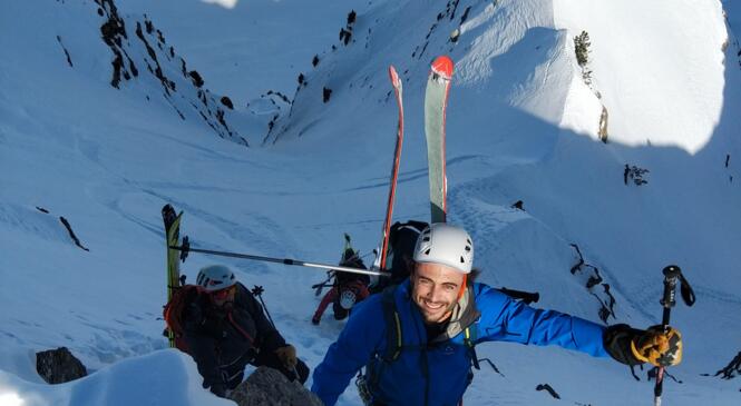 Week-End Grimpe de couloirs enneigés avec les Guides des Ecrins Mars 2025 image article