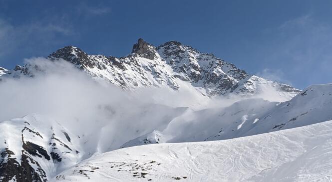 Sortie ski alpin Courchevel 12/04/23 en autocar avec ASVEL ski montagne image article