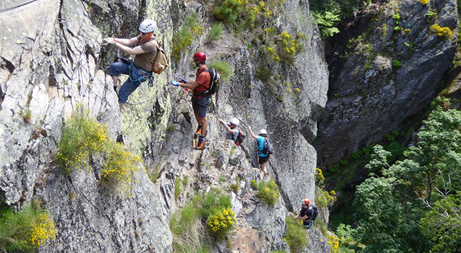 Via ferrata de Planfoy : 200m de glisse sur la tyrolienne ! image article